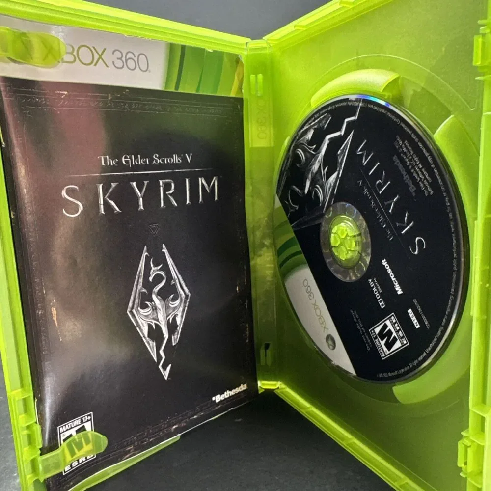 xbox  game lot Borderlands,‎ Assassin's Creed, Skyrim